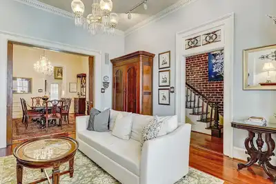 Image de Stunning Historic Home on Broughton St