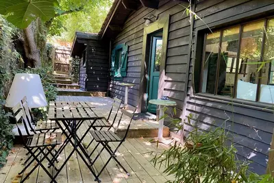 Image de Well-kept authentic chalet in a privileged bay location