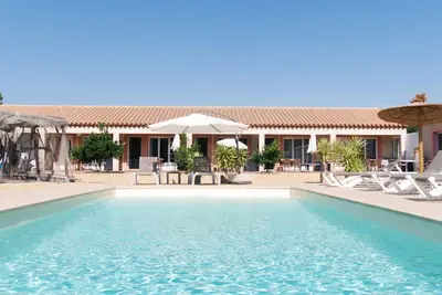 Image de Perpignan, Nouveau, Très beau domaine dans une oliveraie bio, 11 pers, Clim,