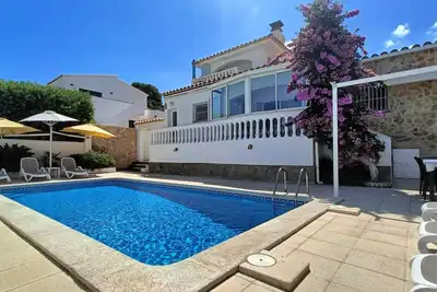 Image de Superbe maison d'été avec piscine, parking, wifi et air conditionné