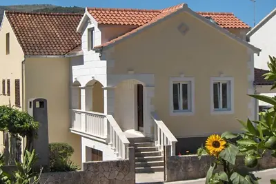 Image de Appartement de vacances Stari Grad pour 1 - 4 personnes avec 2 chambres à coucher - Maison mitoyenne