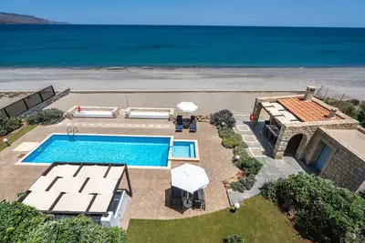 Image de Seafront villa w/ private adults & kids pool, ping pong table & bbq area