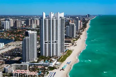 Image de Trump International Deluxe Oceanfront Room w\/ Incredible Water Views & WiFi