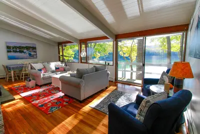 Image de Coffee on your deck with a serene sunrise as you watch eagles soar