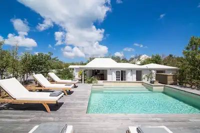 Image de Cottage de luxe, piscine privée, calme absolu à 5 minutes de la plage