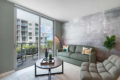 Image de Modern Decor W/ Bay Views 1 Bdrm Condo