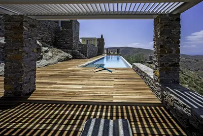 Image de 5 houses with a large swimming pool, ideal for large groups or families