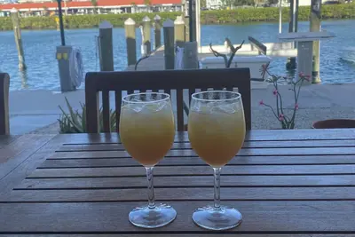 Image de Beautiful waterfront 3/2 home with dock and boat lift. Cabana Club included!