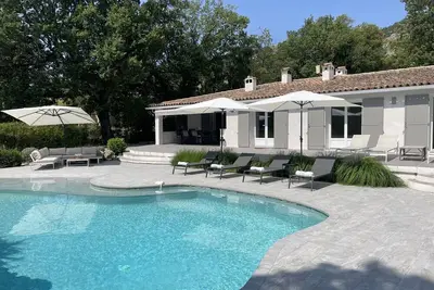 Pomotion - Near Ste Maxime, beautiful villa, view of the hills