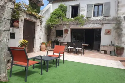 Image de Mas \" La Maison de mon Père \" Avignon à 10 minutes, village de Pujaut 30131