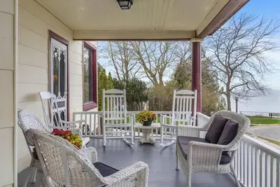 Image de Historic 11 bedroom, 12 bathroom Home Overlooking Lake Michigan