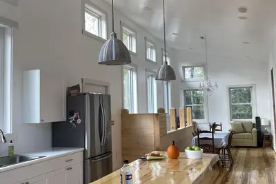 Image de Nouvelle maison, superbe emplacement de ski, vue sur la montagne! Remise mensul.