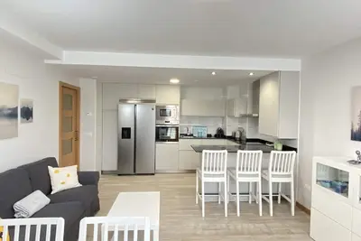 Image de New, accessible apartment with pool! ! !