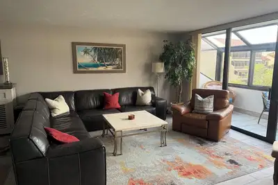 Image de Beautiful condo, remodeled 2021 with private access to the beach!