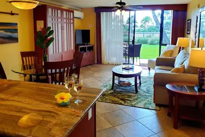 Image de Summer Discounts! Immaculate 1st floor, sleeps 4-5, Gorgeous, across from beach!