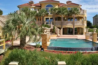 Image de Exclusive Properties by Lane, Five Star, Five Diamond, luxurious waterfront living space