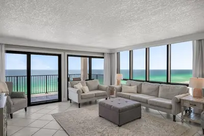 Image de Stunning views, newly Renovated, beachfront, end-unit condo! Heart of Destin!