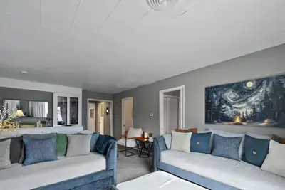 Image de Broad Street Suites 2 & 3 | Parking for 5 Vehicles |Downtown|Walkable |1 Block to Horticultural Hall