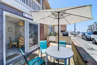 Image de Perfect Family Beach House! | 3 Houses From the Beach! | Fun Tropical Interior!