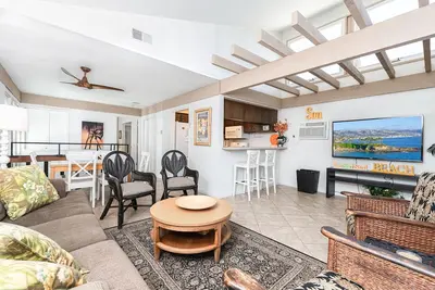 Image de Retro Split-Level Beach House | Steps to Sand | Darling Details Throughout! | Walk to Everything