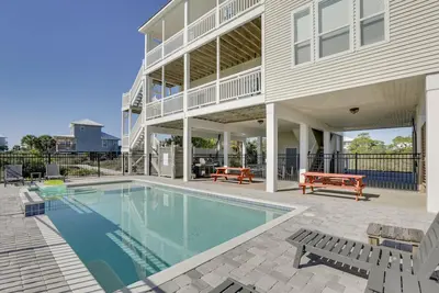 Beachfront Paradise w/ Pool on St. George Island!