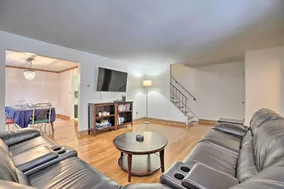 Image de 6 Mi to Dtwn: Pittsburgh Townhome w/ Porch