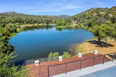 Image de Stylish Lakefront -Backyard Fishing -near Julian