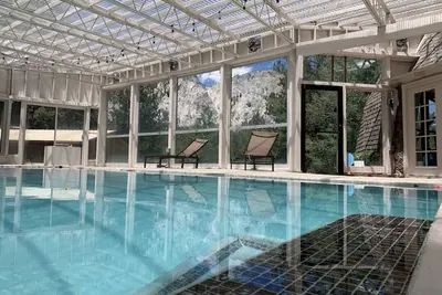 Image de Private Indoor Hot Springs Pool~Retro Geodesic Dome~Chalk Cliffs View~Wildlife
