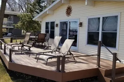 Image de Alexandria area lake home is ready for summer or winter adventure. \n