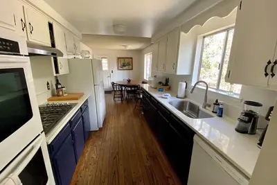 Image de Orchard District, Amazing Yard Next To Hollinshead Park w/Daylight Basement w/Billiards