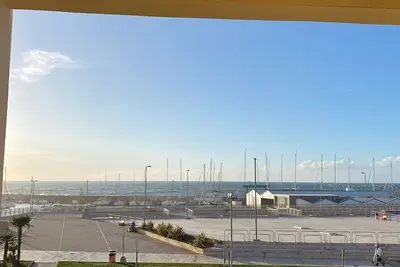 Image de Very central apartment with 40 sqm covered seafront terrace