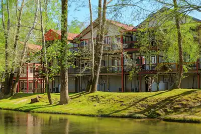 Image de RiverHaus on Edelweiss - Cozy Multi-Level River Condo in Downtown Helen