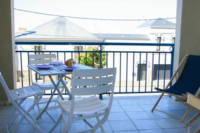 Appartement lumineux, 5 couchages, avec balcon et parking, à deux pas de la plage et du marché Arago