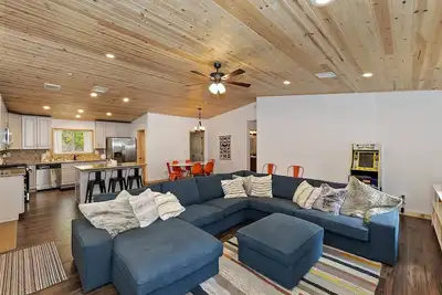 Image de Evergreen Gables by Destination Big Bear : New Construction Mountain Feel Close to the National Forest!