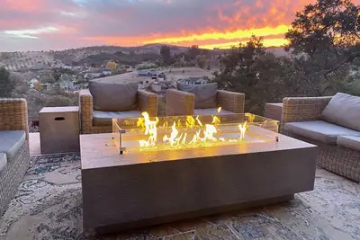 Image de Hilltop Hacienda-Luxe Designer Hilltop Hacienda with Amazing Views and Spa!