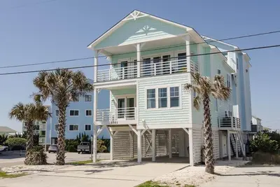 Image de Family Friendly 6 Br Home w Ocean Views!