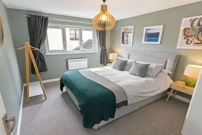 Image de Oceanside | Sleeps 6 |Walk to Beach & Stylish