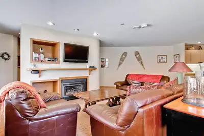 Image de Stylish 2-Bedroom Getaway with Panoramic Mountain Views