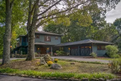Image de 27 Acre Luxury Horse Farm 15 minutes from Tiec