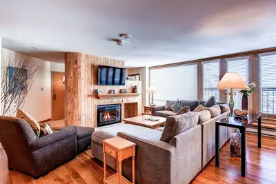 Image de Bright Stay with Majestic Mountain Views