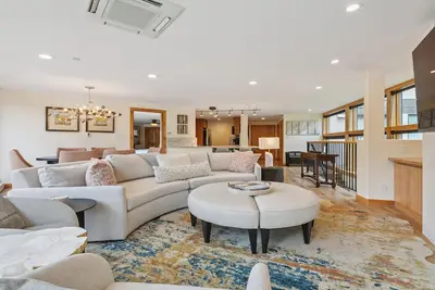 Image de Stunning 3br | Private Decks • A/C • Fireplace & Panoramic Vail Mountain Views