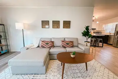 Image de New 5br Family-Friendly home \/ Walk to trails!