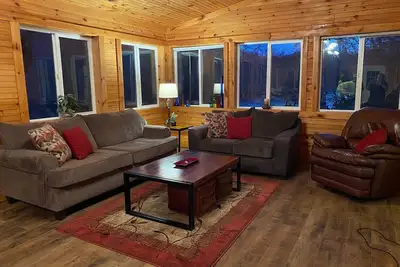 Image de The Ruby River - Phenomenal Riverfront Cabin