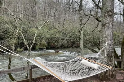 Image de Memory Lane Mountain River Cabin