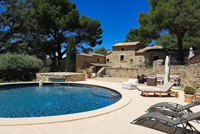 Image de Mas de charme provençal et son parc de 6ha, isolé en pleine garrigue