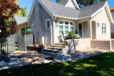 Image de Extremely Clean! 🏡1928 Columbine Cottage-Hot tub, Fire pit, Hiking, Pikes Peak Views