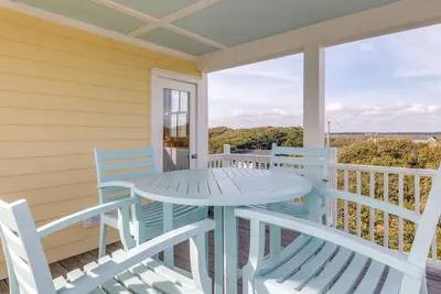 Image de Folly Breeze ~ Incredible Ocean Views ~ Screened in Porch with Dining Table