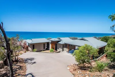 Image de Dunes on Sunrise At 1770 - Located in the private & gated Sunrise 1770 estate with ocean views