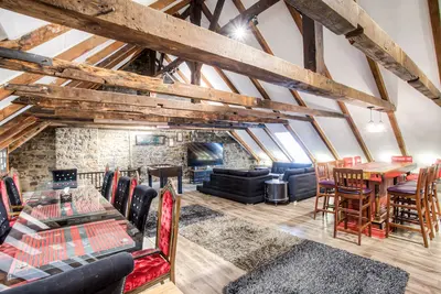 Maison des Patriotes 7 bedrooms 8-20 guests in the ❤ of old Montréal