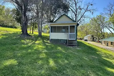 Image de Small Rustic Cabin on Herrington Lake at Royalty's Marina
